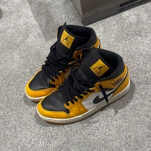Jordan Men's Black, Yellow, and White Sneakers